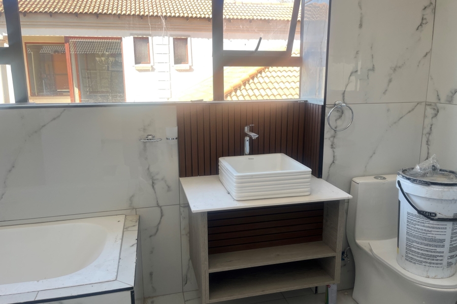 5 Bedroom Property for Sale in Xanadu Eco Park North West